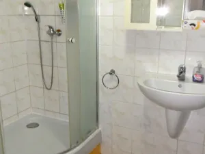 Prodej komerční nemovitosti, Hýskov, Prostřední, 350 m2
