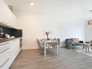 Pronájem bytu 2+kk, Praha - Střížkov, Lovosická, 54 m2