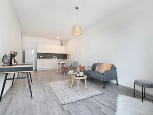 Pronájem bytu 2+kk, Praha - Střížkov, Lovosická, 54 m2