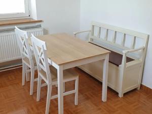 Pronájem bytu 2+1, Teplice, Čs. dobrovolců, 84 m2