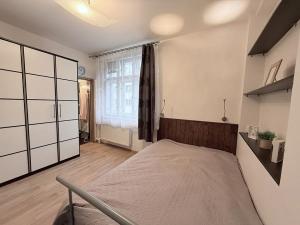 Pronájem bytu 2+1, Praha - Strašnice, Pod strání, 52 m2