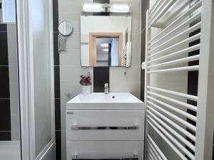 Pronájem bytu 2+1, Praha - Strašnice, Pod strání, 52 m2