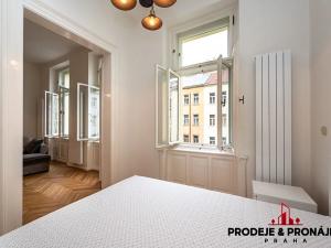 Pronájem bytu 2+1, Praha, Janáčkovo nábřeží, 56 m2