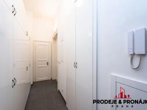 Pronájem bytu 2+1, Praha, Janáčkovo nábřeží, 56 m2