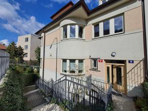 Pronájem bytu 2+1, Praha, Na květnici, 66 m2