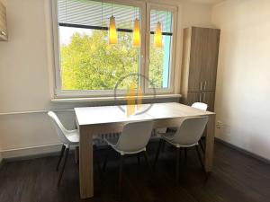 Pronájem bytu 3+1, Jičín, Nám. V. Čtvrtka, 68 m2
