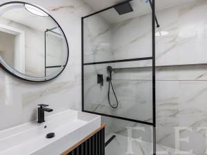 Pronájem bytu 2+kk, Praha - Karlín, Rohanské nábřeží, 55 m2