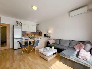 Pronájem bytu 1+kk, Brno, Hvozdecká, 38 m2