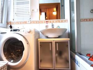 Pronájem bytu 1+kk, Praha - Nové Město, Na bojišti, 27 m2