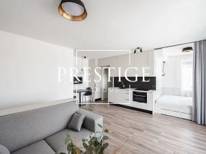 Pronájem bytu 1+kk, Praha - Strašnice, Zvěřinova, 189 m2