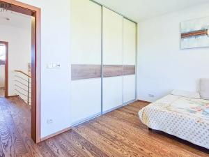 Pronájem rodinného domu, Králův Dvůr, Na Lucberku, 270 m2
