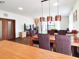 Pronájem rodinného domu, Králův Dvůr, Na Lucberku, 270 m2