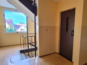 Pronájem bytu 1+kk, Praha - Bohnice, Kostřínská, 33 m2