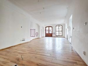 Pronájem restaurace, Jindřichův Hradec, nám. Míru, 50 m2