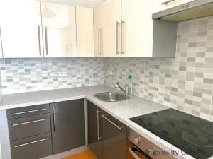 Pronájem bytu 1+kk, Praha, Běchorská, 42 m2