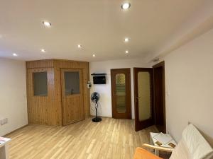 Pronájem rodinného domu, Praha - Stodůlky, Pod viaduktem, 350 m2