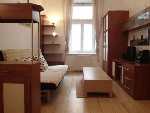 Pronájem bytu 1+1, Praha - Libeň, Vosmíkových, 38 m2