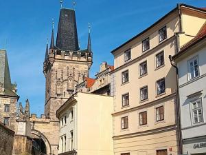 Pronájem bytu 2+1, Praha - Malá Strana, U lužického semináře, 74 m2