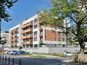 Pronájem garážového stání, Praha - Třebonice, K metru, 10 m2