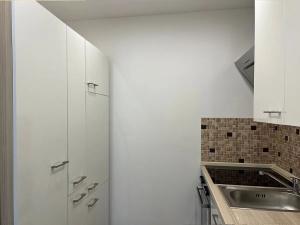 Pronájem bytu 2+kk, Praha - Kamýk, Machuldova, 42 m2