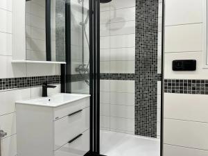 Pronájem bytu 2+kk, Praha - Kamýk, Machuldova, 42 m2