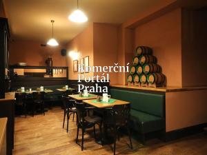 Pronájem restaurace, Praha - Smíchov, Radlická, 488 m2