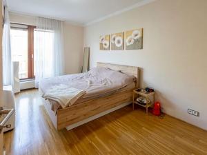 Pronájem bytu 2+kk, Praha - Karlín, Rohanské nábřeží, 57 m2