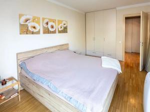 Pronájem bytu 2+kk, Praha - Karlín, Rohanské nábřeží, 57 m2