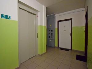 Pronájem bytu 2+kk, Praha - Háje, Steinerova, 42 m2