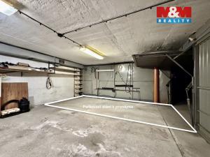 Pronájem garážového stání, Zlín, U Trojáku, 13 m2