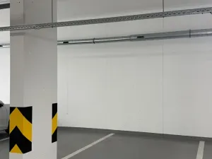Pronájem garážového stání, Praha - Nusle, Závišova, 14 m2
