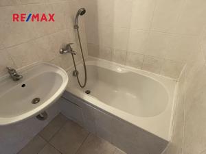 Pronájem bytu 1+kk, Kladno, Vít. Nezvala, 33 m2