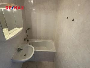 Pronájem bytu 1+kk, Kladno, Vít. Nezvala, 33 m2