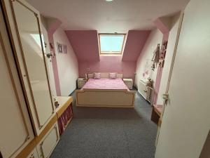 Pronájem atypického bytu, Broumov, Mírové náměstí, 120 m2