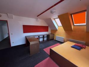 Pronájem atypického bytu, Broumov, Mírové náměstí, 120 m2