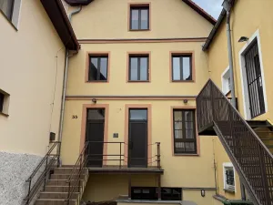 Pronájem atypického bytu, Broumov, Mírové náměstí, 120 m2