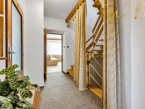 Prodej rodinného domu, Vrhaveč - Neznašovy, 253 m2