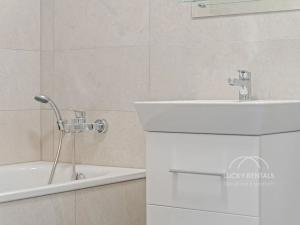 Pronájem bytu 2+kk, Praha - Chodov, Líbalova, 49 m2