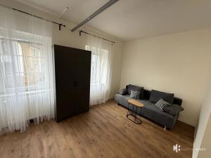 Pronájem bytu 1+kk, Praha - Dubeč, Starodubečská, 19 m2