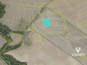 Prodej podílu pole, Praha, 1990 m2