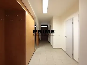 Pronájem kanceláře, Praha - Smíchov, Štefánikova, 63 m2