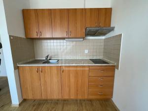 Pronájem bytu 1+kk, Praha - Prosek, Na vyhlídce, 37 m2