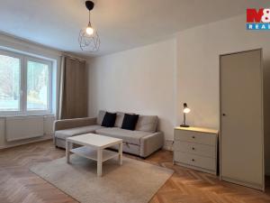 Pronájem bytu 1+1, Karlovy Vary, Palackého náměstí, 30 m2