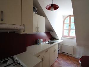 Pronájem bytu 2+1, Karlovy Vary, Pod Jelením skokem, 59 m2