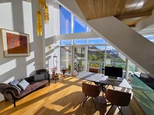 Pronájem atypického bytu, Praha - Smíchov, Holečkova, 143 m2