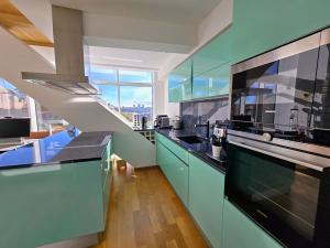 Pronájem atypického bytu, Praha - Smíchov, Holečkova, 143 m2