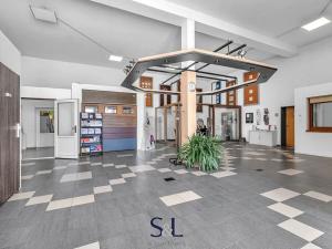 Prodej výrobních prostor, Milovice, Italská, 1819 m2