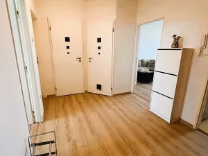 Pronájem bytu 3+1, Praha - Troja, Svídnická, 68 m2