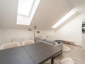 Pronájem bytu 2+kk, Praha - Libeň, Pod Labuťkou, 52 m2