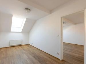 Pronájem bytu 3+kk, Praha - Bubeneč, Sochařská, 75 m2